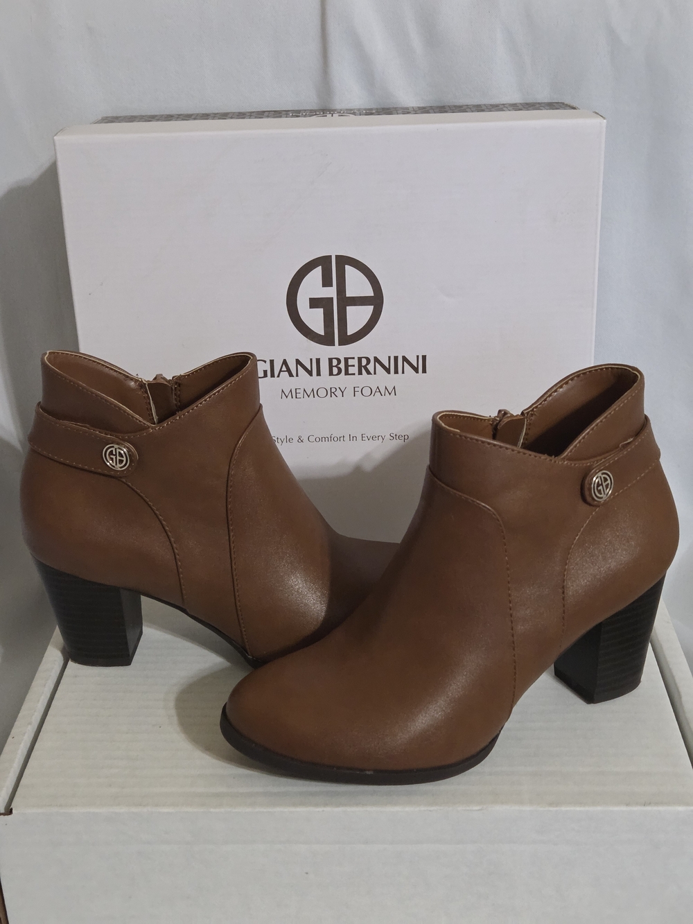Giani Bernini Tan Brown Ankle Booties with Block Heel (NWT)